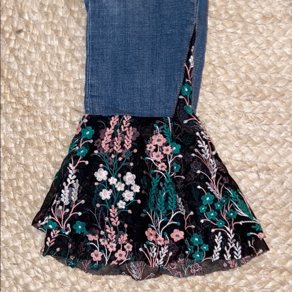 High washed flare jeans with pattern bottom - Picture 5 of 5